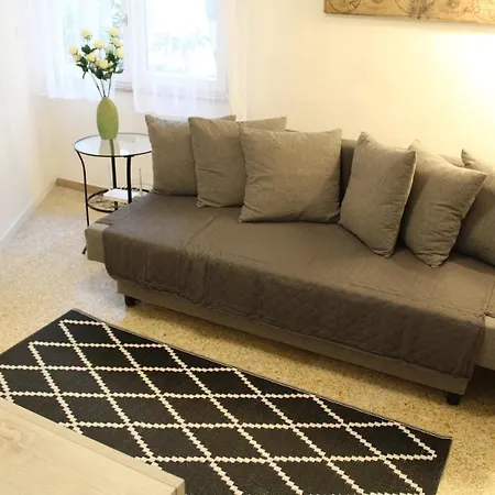 Suite113 In The Center With Beach Apartman