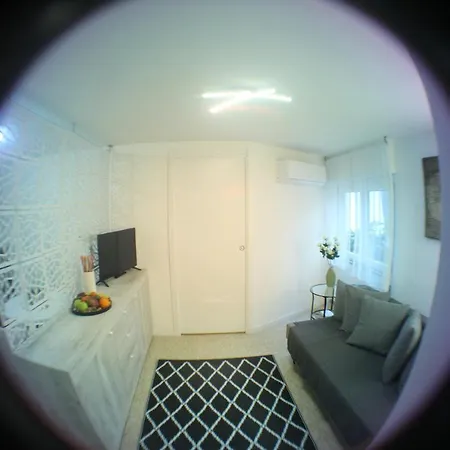 Suite113 In The Center With Beach Apartman